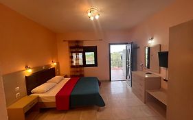 Sissy'S Suites San Antonio Beach Potos Thassos